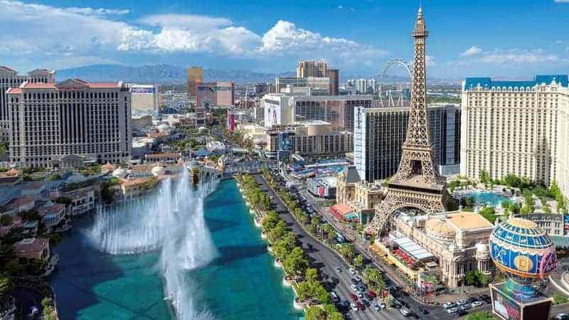 "Las Vegas'ta Gezilecek Yerler: Işıltılı Eğlencenin Kalbinde Unutulmaz Anlar"