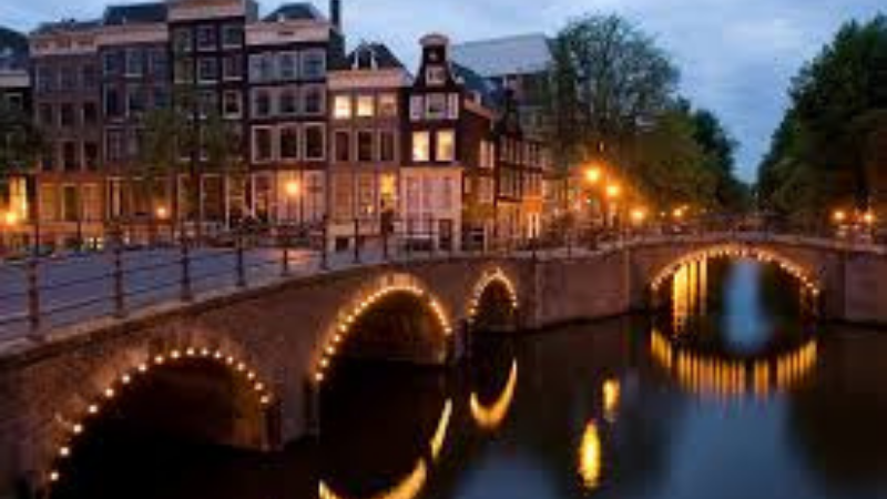 Amsterdam'da Ne Alınır?