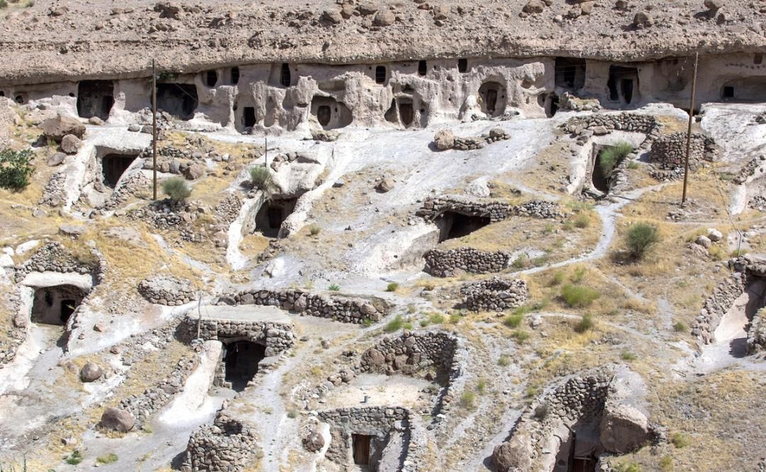 İran'ın Dağ Yamaçlarındaki 12.000 Yıllık Mağara Köyü