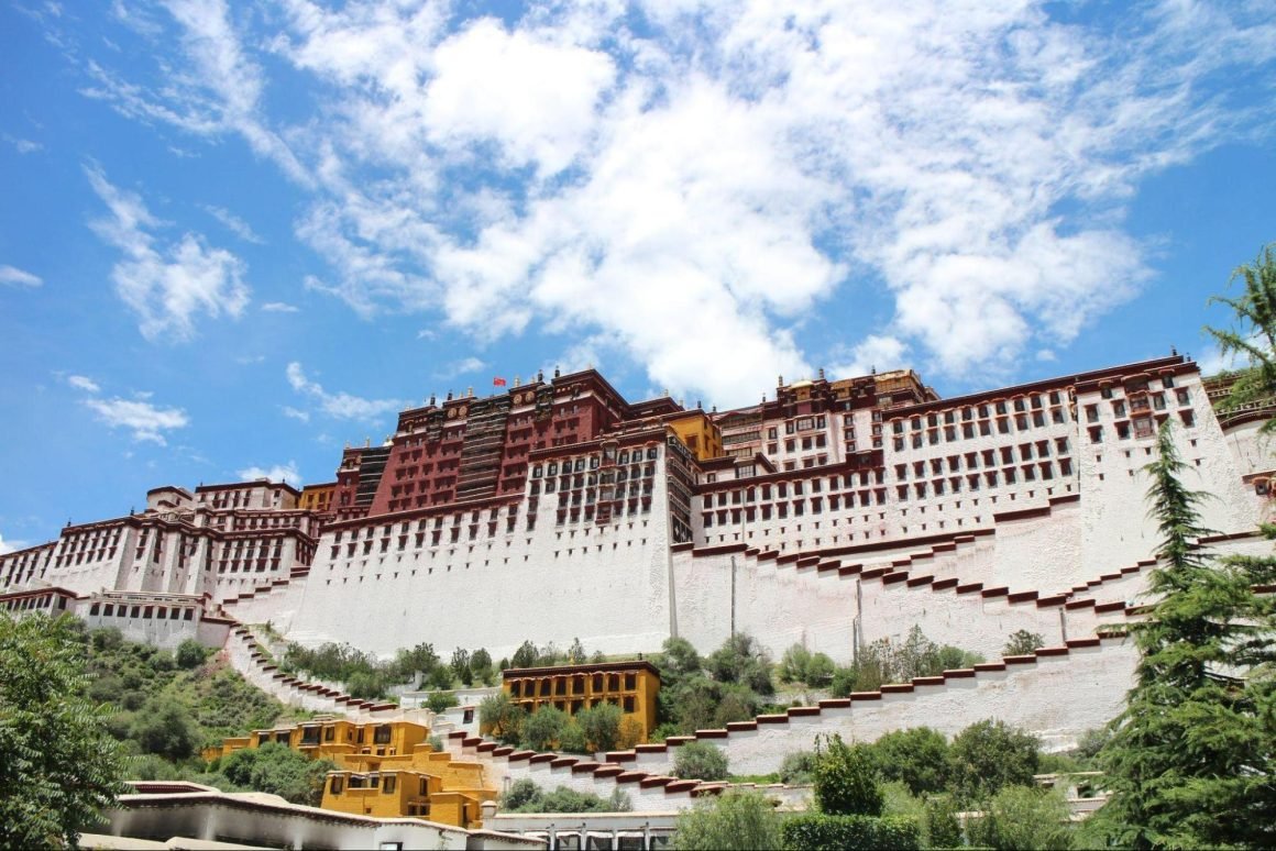 Tibet'in Sessiz Nefesi: Lhasa ve Potala Sarayı Nerede, Ne Özelliklere Sahip?