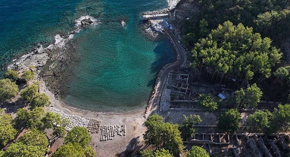 Phaselis Antik Kenti Kazılarında Kutsal Alan ve Adak Heykelleri Keşfedildi