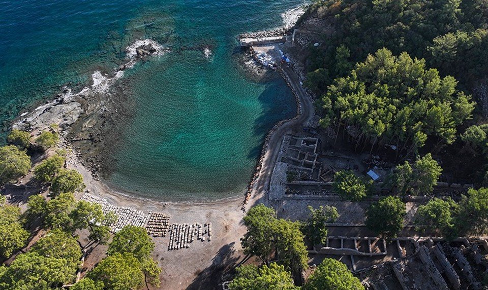 Phaselis Antik Kenti Kazılarında Kutsal Alan ve Adak Heykelleri Keşfedildi