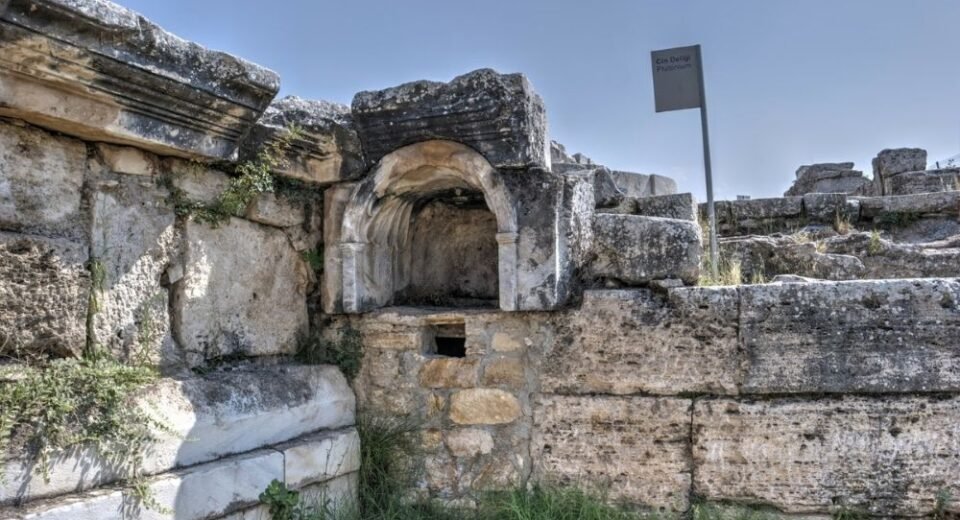 Yeraltı Dünyasına Açıldığına İnanılan 8 Mekan