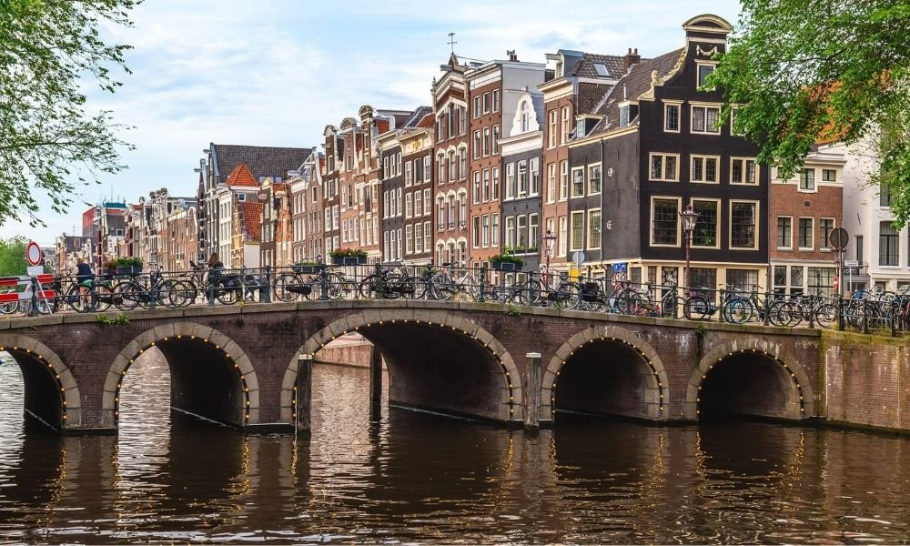 Amsterdam Hakkında Bilmeniz Gereken Önemli Bilgiler