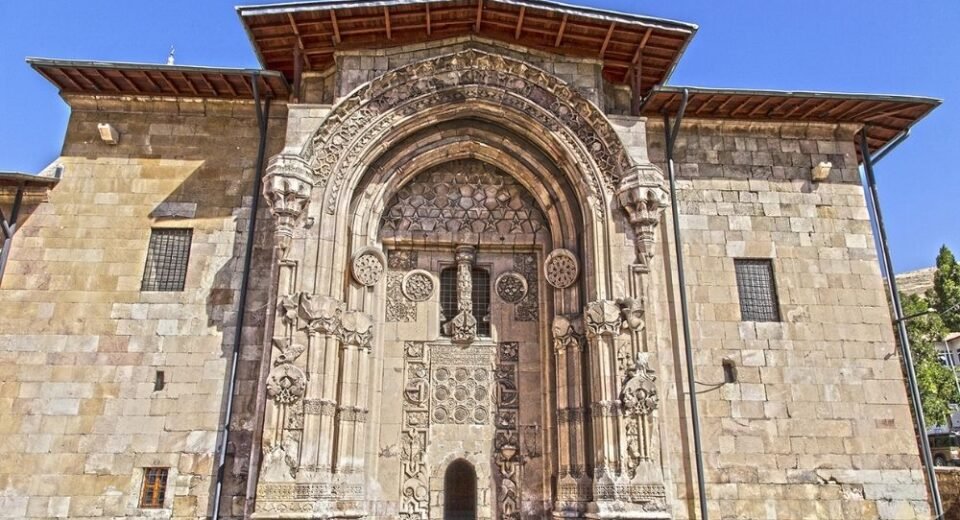 Sivas Divriği Ulu Cami ve Darüşşifası: Bilmeniz Gerekenler