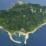 Hepsi Doğal Güzellik! Dünyanın Farklı Yerlerinde Bulunan 13 Siyah Kumlu Plaj