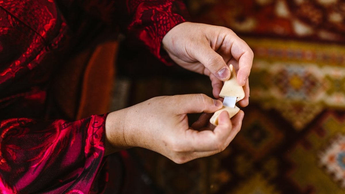 Niyet Tavşanından Şans Kurabiyesine: En İlginç Şans ve Dilek Gelenekleri Dünyası